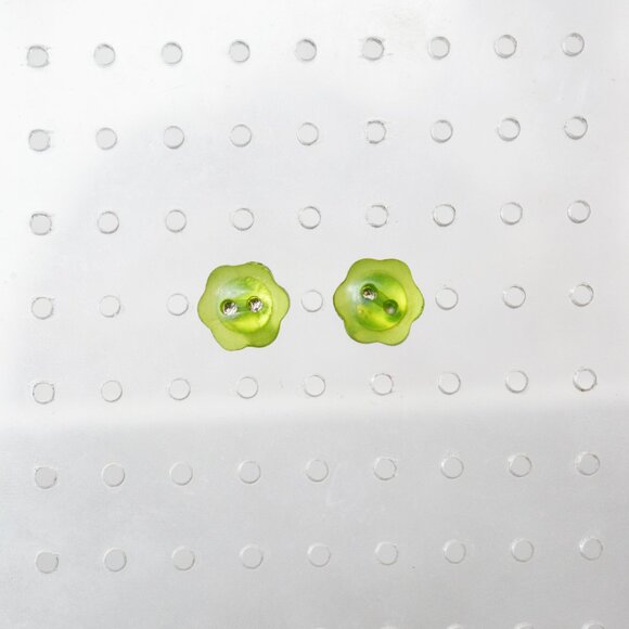 Green Flower Button Stud Earrings - Picture 3 of 7